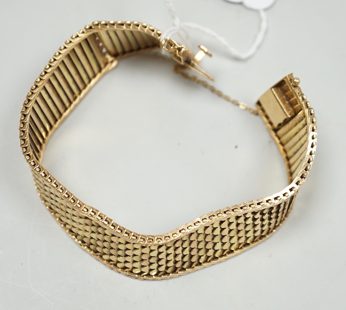 A modern three colour 18kt 'fish scale' link bracelet, approx. 18cm, 53.5 grams.